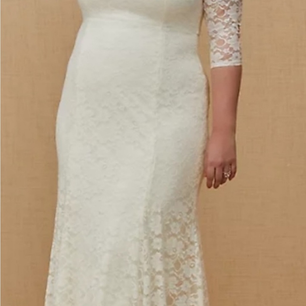 Plus size 22 Torrid ivory Lace 3/4 inch sleeves off the shoulder dress.